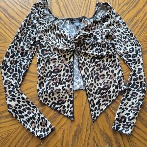 Chic Leopard Print Crop Top